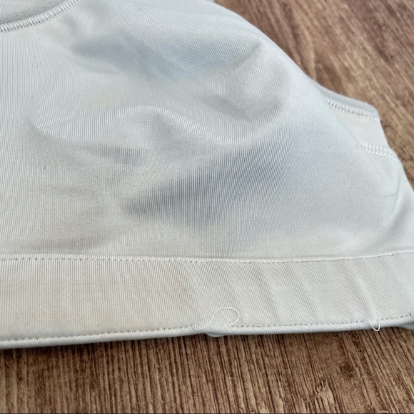 Gapfit White Razorback Sports Bra with Clasp - Picture 4 of 6